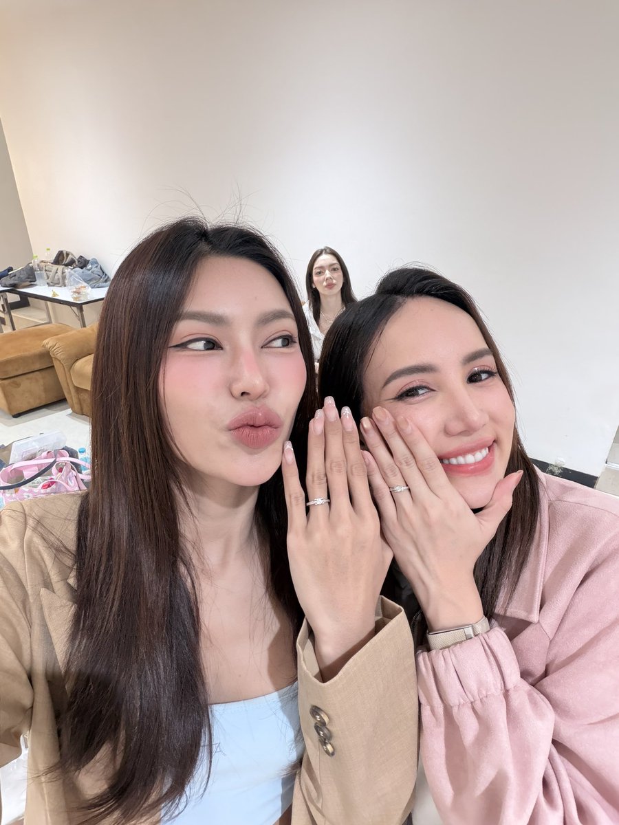 duh🇧🇷✨🤍de bellchelle, JLAND, englot, fy,xona,YK tweet media