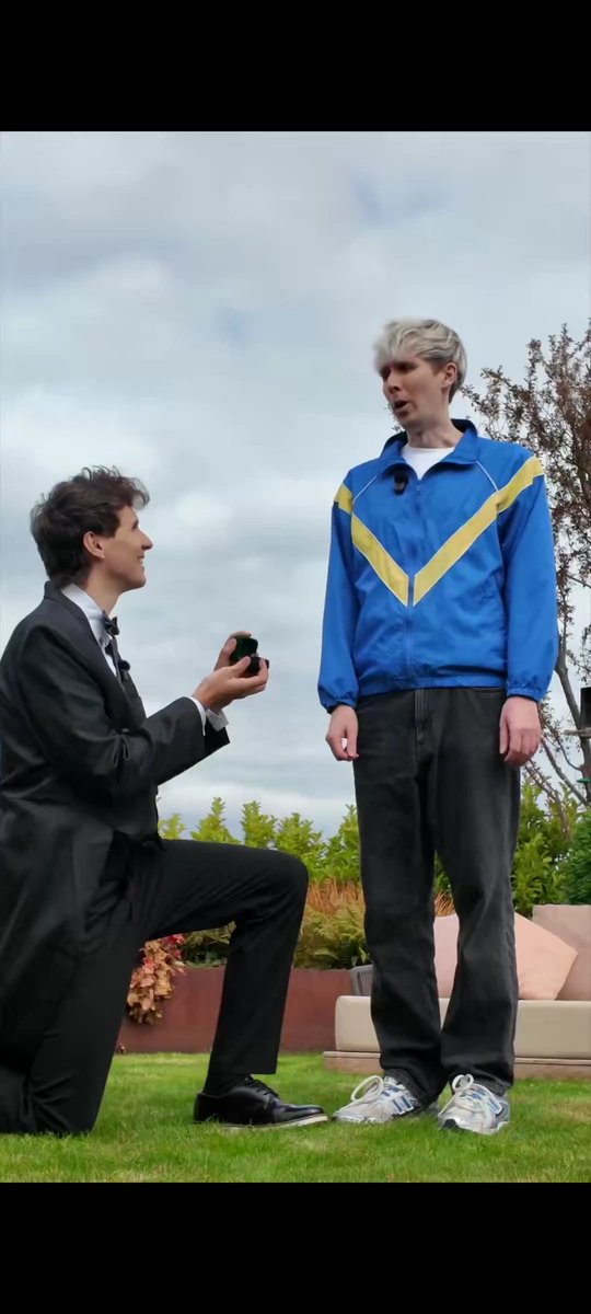 woeismefl's tweet photo. sixteen years later and this obsessed, toxic fan is still pestering british youtuber and male podcast sensation AmazingPhil… this has gone too far https://t.co/09h2F1FxYY