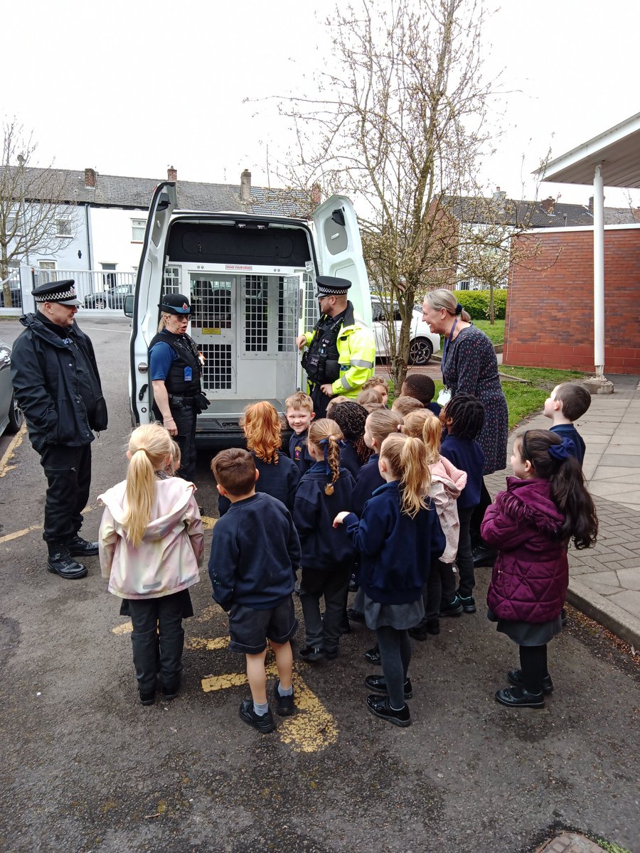 MissTSGC's tweet photo. More pictures from the police visit. @MrGSGC https://t.co/lWR9qfChqN