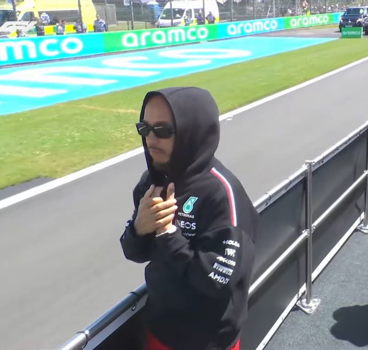 sin ⁴⁴ tweet media