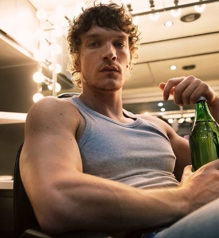 nat. 🪩 tweet media