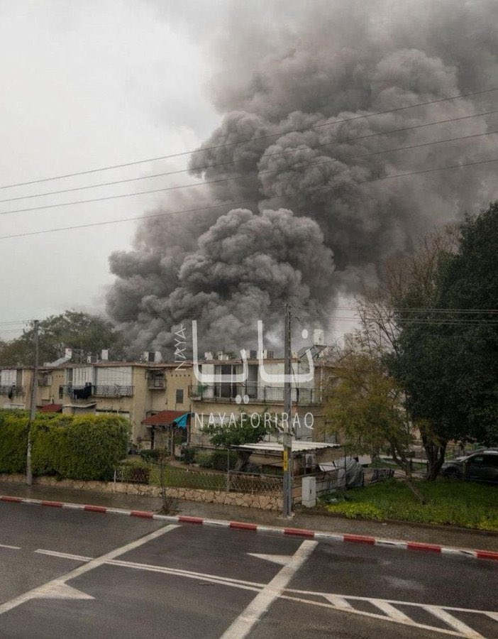 MartinDandach's tweet photo. Los misiles de Irán están impactando directamente en el centro de Tel Aviv. Esta es una de las oleadas mas violentas desde que empezó la guerra. Desde Teherán buscan la destrucción definitiva de Israel. https://t.co/Up6FntcbGo