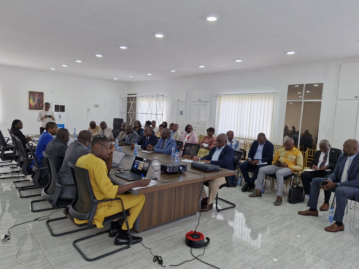 CGP_Gabon's tweet photo. Du 23 au 31 mars 2026, le Commissariat Général au Plan a lancé la première phase des consultations sectorielles pour améliorer la qualité des projets publics.

Objectif : des projets mieux préparés, finançables et alignés aux priorités nationales.

#Gabon  #InvestissementPublic https://t.co/UKlzdBMBON