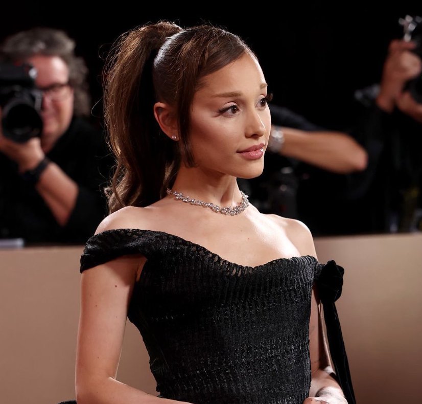 hourly ariana grande ☀️ tweet media