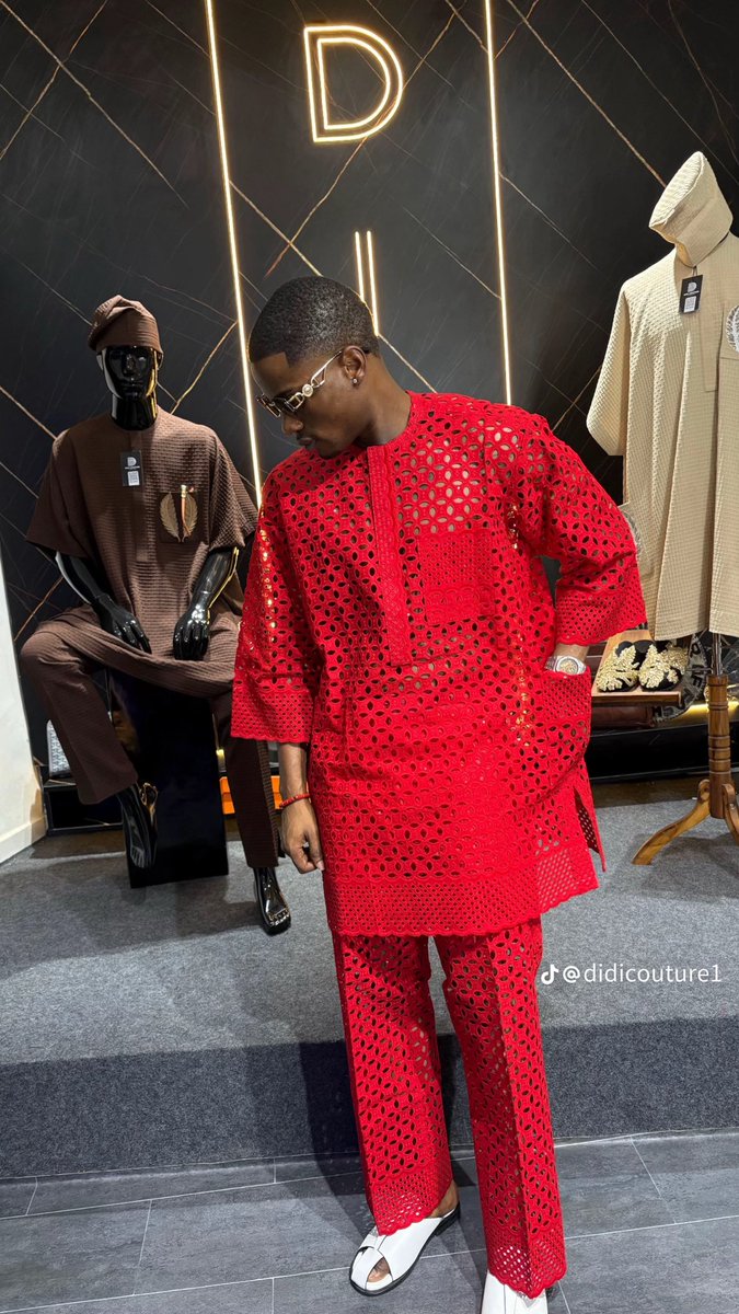 Dry lace, styled to perfection ✨
Elegant, classy, and effortlessly stunning.

Available for 80k