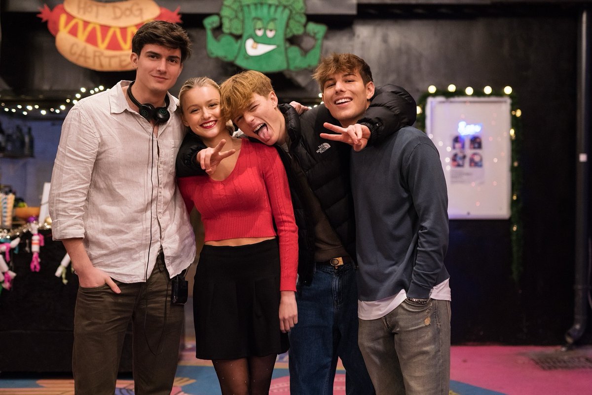 ang¡e 𖤓 | (kolačić's moles) tweet media