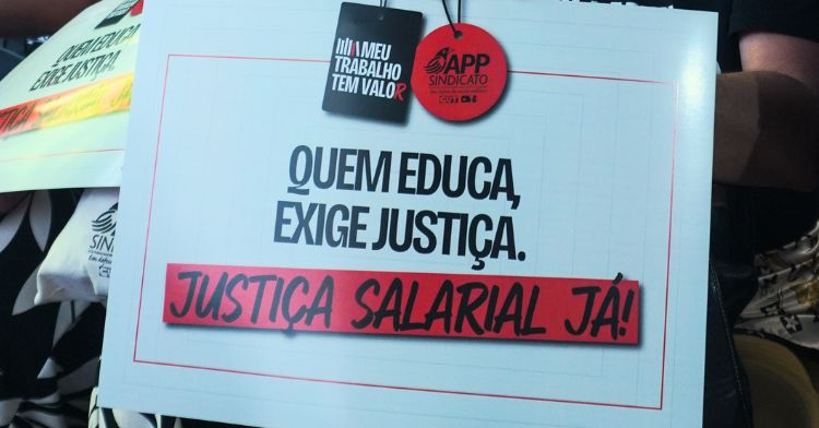 CUTParana's tweet photo. 🚨 Nota da APP-Sindicato denuncia “desprezo do governador Ratinho Jr. pela educação paranaense”

🔗 Leia a nota completa em nosso site: https://t.co/KQQddyhAwK https://t.co/OU8sJxmKON