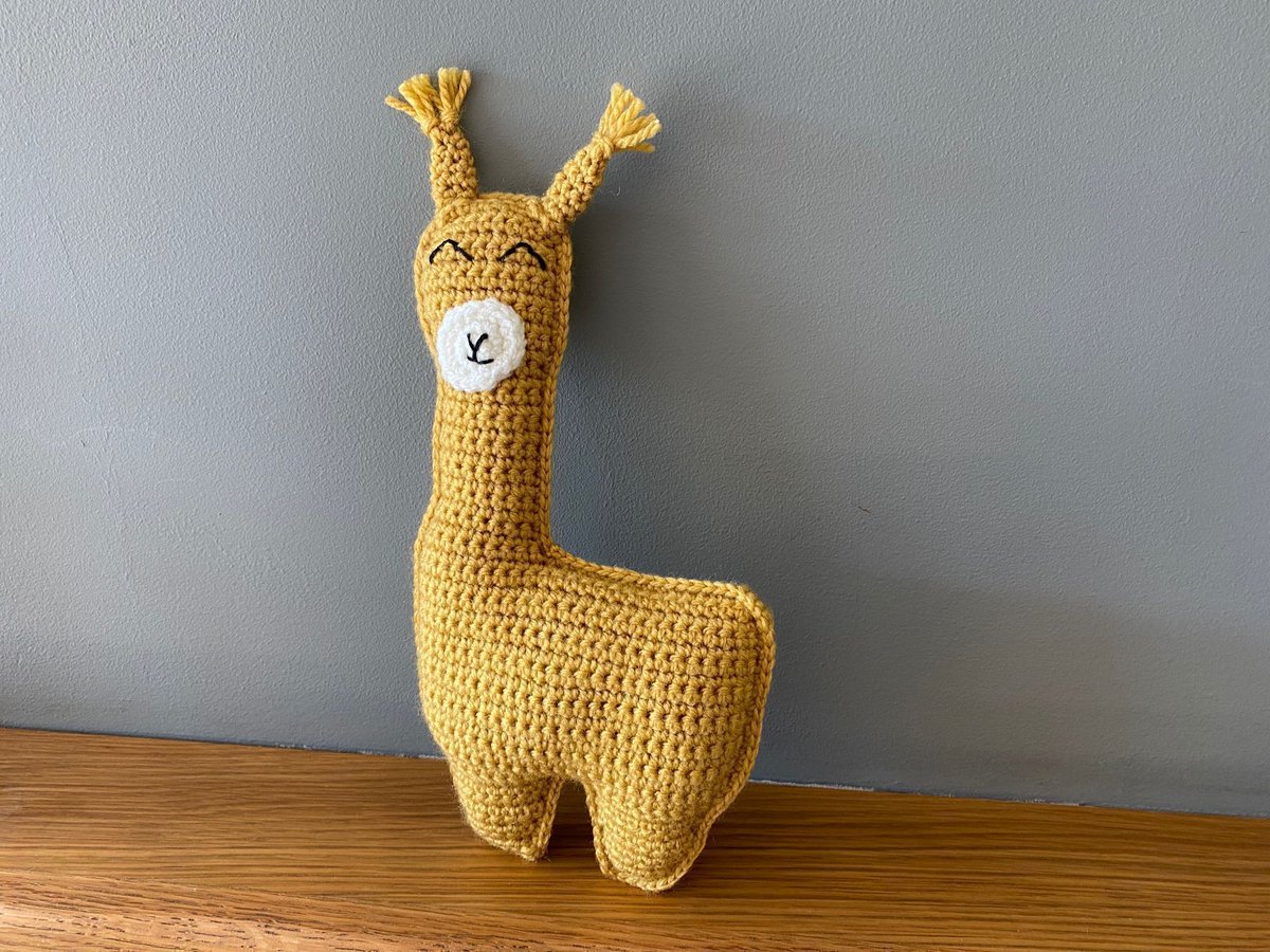 Tanyawarren's tweet image. Who doesn’t love a llama!  This cheeky chap is available from Bitzas right now.  Please re home him before he eats all my plants 😉

bitzas.etsy.com/listing/121961…

 #firsttmaster #craftbizparty #MHHSBD #shopindie