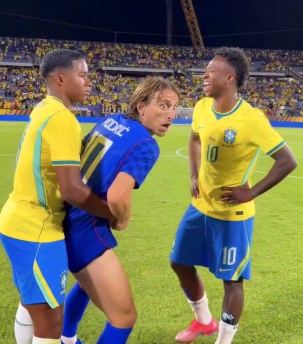 PES MIL GRAU tweet media