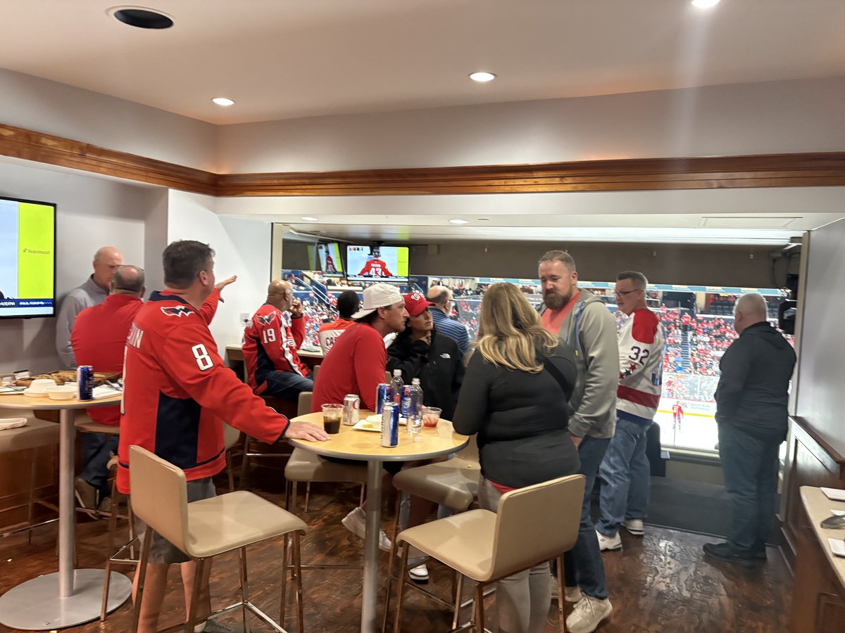 ipdatasystems's tweet photo. Great night with even better company! IPDS hosted customers at the @NHLFlyers vs. @Capitals game last night and it did not disappoint.

Thanks to everyone who joined us. We can’t wait for the next one 👋

#ipds #ipdsevents #allcaps https://t.co/SHLppBSoq8