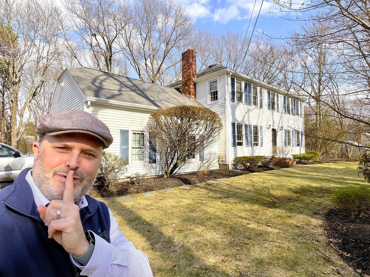 BobSimone's tweet photo. #NewListing #FranklinMA Coming to the market this weekend! 4 Bedrooms, 2.5 Bath colonial with finished basement on a corner lot. #LoveWhereYouLive #ComingSoon #FranklinMARealEstate https://t.co/hamJohfRBp