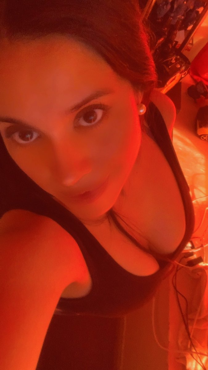 𝐢𝐜𝐞𝐖𝐨𝐦𝐚𝐧.𓅓❄️ ☘︎ tweet media