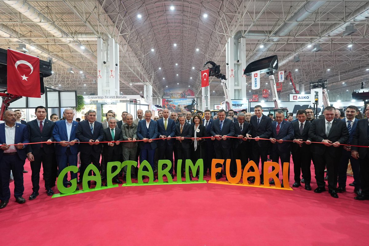 SaitMesutDogan's tweet photo. 16.#GAPTARIM Tarım, Tarım Teknolojileri ve Hayvancılık Fuarı’nın açılışı, Valimiz Sayın Kemal Çeber ve protokol üyelerimizin katılımıyla gerçekleştirildi.
Akıllı tarım ve yeni teknolojilerin buluştuğu fuarın şehrimize ve sektörümüze katkı sunmasını diliyorum.
#GAÜN https://t.co/1pzgohGm4c