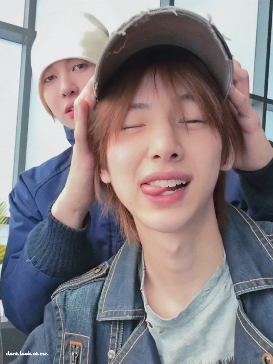 dont look at me tweet media