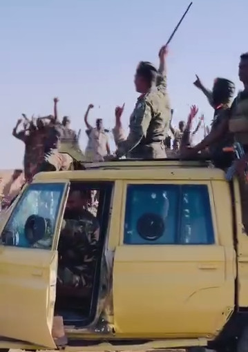 HaniElfatihI's tweet photo. أكد القائد كيكل أمام قواته المتجه لتحرير المتبقي من أرض، وقال أيضا أن قوات درع السودان قوات "قومية" تجمع طيف واسع من الأبطال من مختلف ربوع السودان، كما أكد أن لاتهاون في حقوق أهل الوسط ولايمكن التفريط فيها مهما كلف الأمر دون المساس بحقوق الآخرين. https://t.co/9L6OlLjn8N