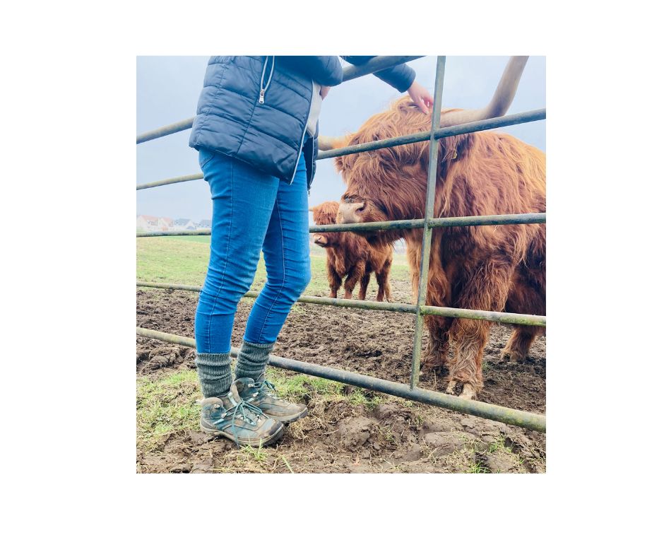 CapricornMoSock's tweet photo. How can it be April already? A pinch and a punch for the first of the month! Who else is ready to step into spring ? 🌱🧦 #HelloApril #SpringSteps #CapricornMohairSocks https://t.co/amF33HHVL8