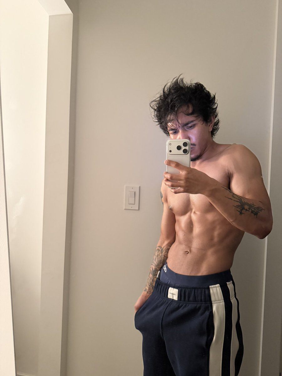 zxjeds's tweet photo. sloppy throat? https://t.co/BXXFQ5Owrs