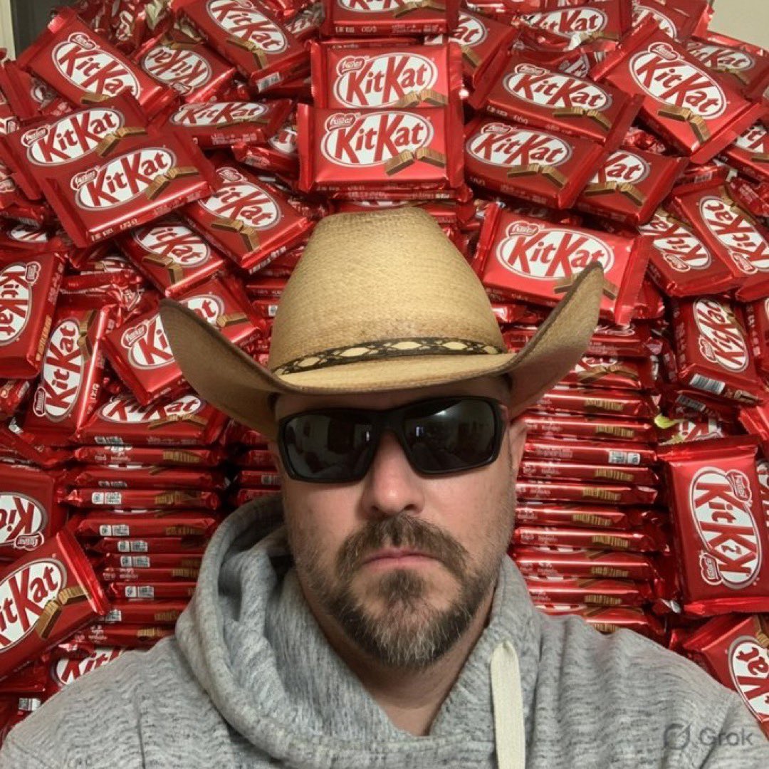StrokerAceKid's tweet image. Please , everyone shut up about the stolen @KITKAT 's ! I did it . I'd rather go to a Turkish prison over this to see anymore about this . 
#KitKat