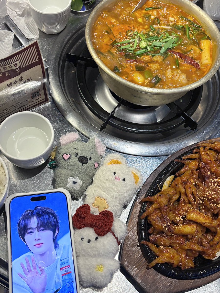 poohpooh tweet media