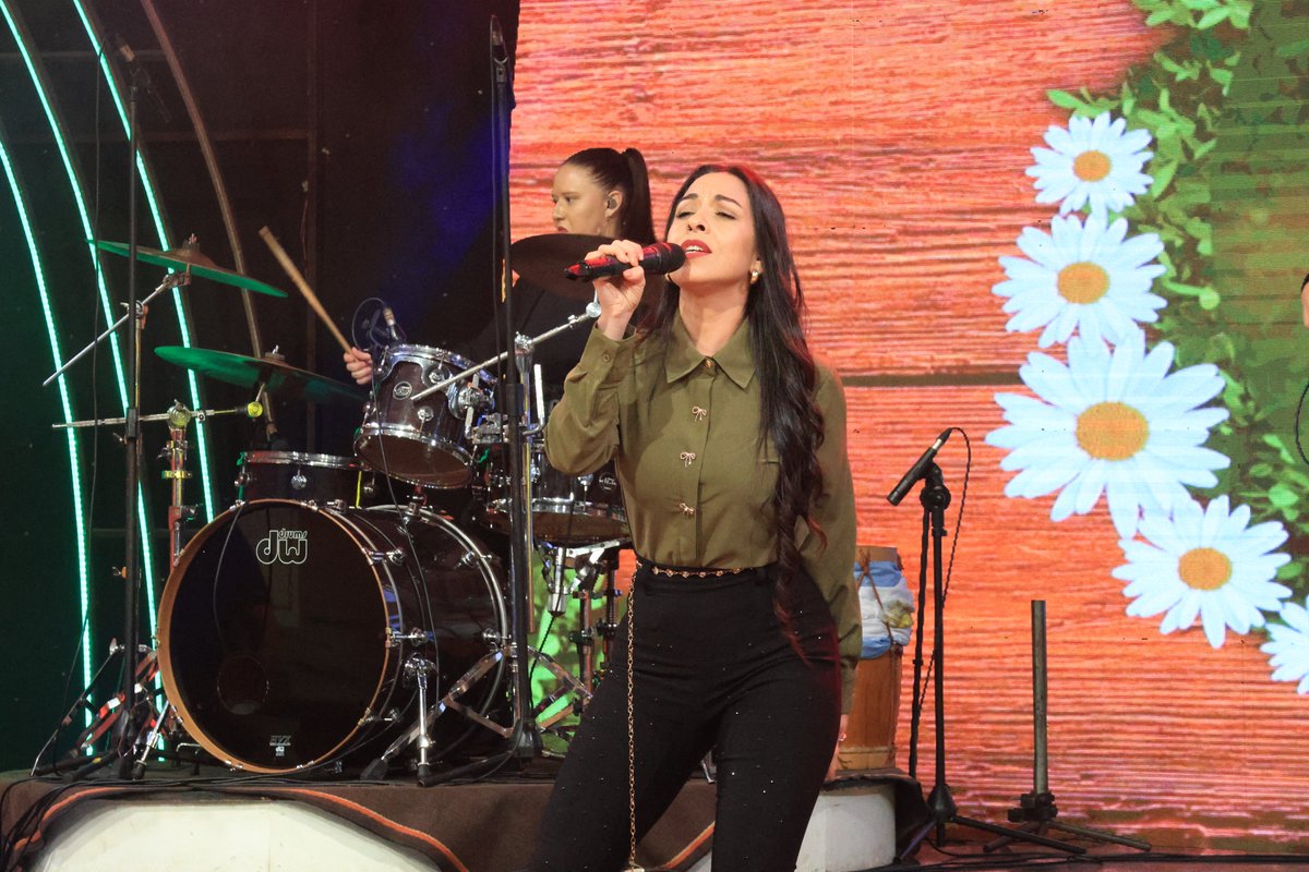 tererejerepy's tweet image. ¡Con polca y chámame, Tania Duarte y Dos raíces nos hacen bailar en este bloque! 🎶

#tererejerepy por #telefuturopy