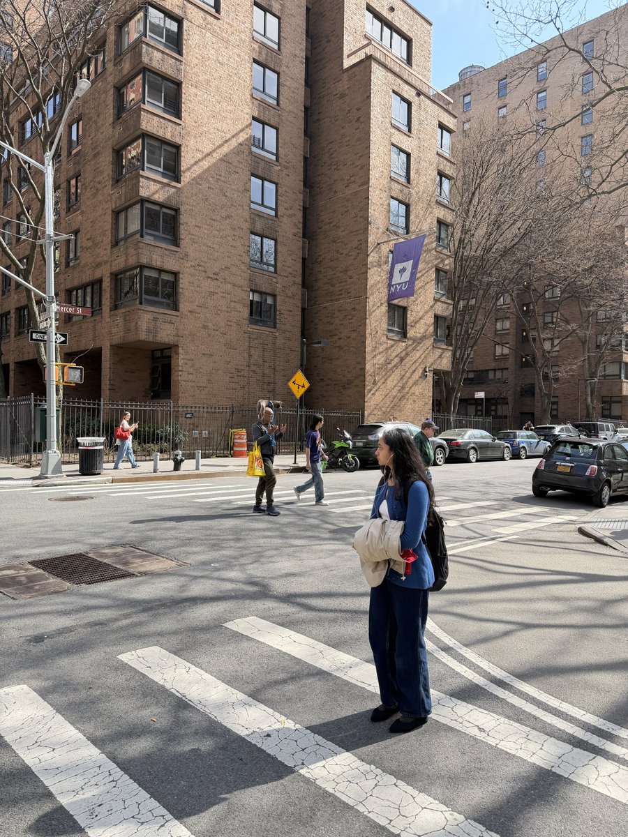 Хлопец у шортах tweet media