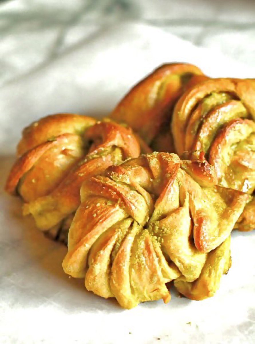 sonisfood's tweet image. A bite of matcha bliss 🍵✨ Sweet matcha buns that I made sometime back.  We loved the gentle earthy green tea flavor and the sweetness in the matcha cream that was both calming and refreshing #Japanese #matcha 💚🍵