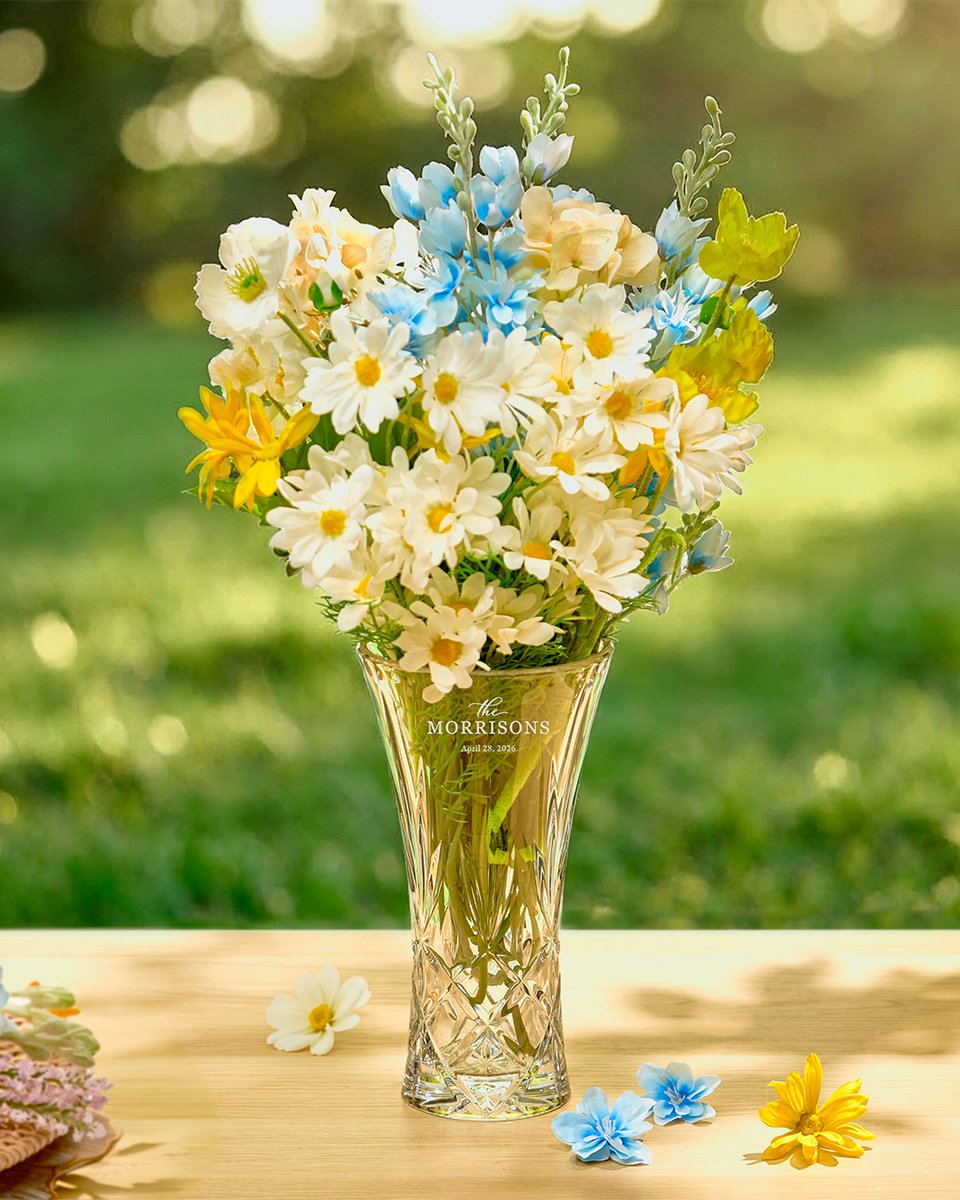 An egg-citing deal you don’t want to miss! 🐣💐

Enjoy 10% off all brands, including spring favorites like this Personalized Christie Flair Vase (SKU: 110682).🌸

Use code EASTER1026 at checkout. (Ends 4/15. See exclusions)
crystalplus.com/christie-flair…

#HomeDecor #Spring #Easter