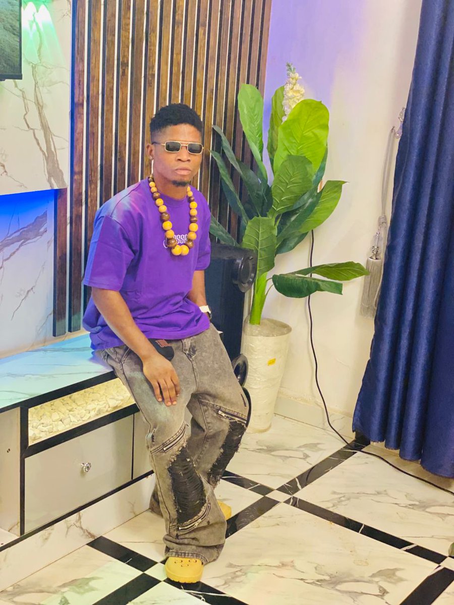 KesuAfrolover's tweet image. I flige my JBL everywhere for #Afrobeat