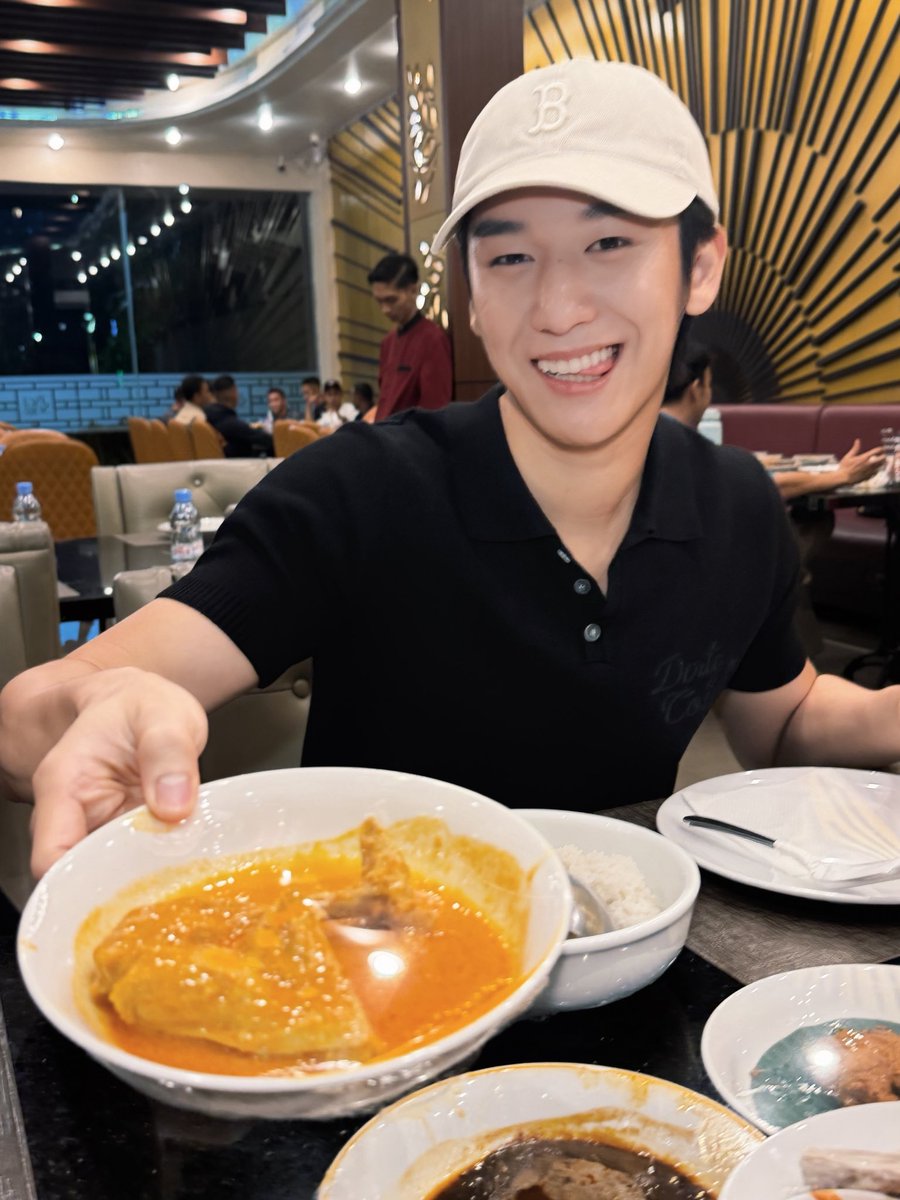 moslhong tweet media