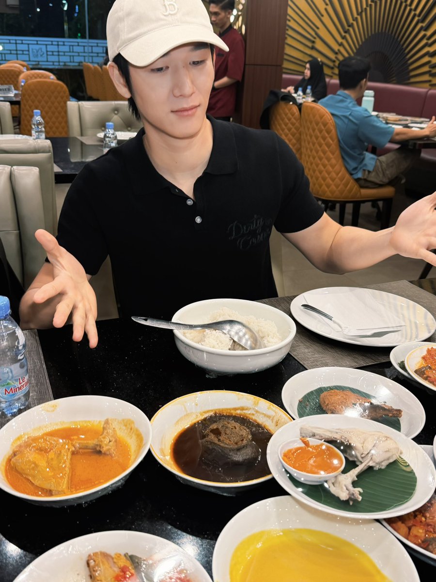 moslhong tweet media