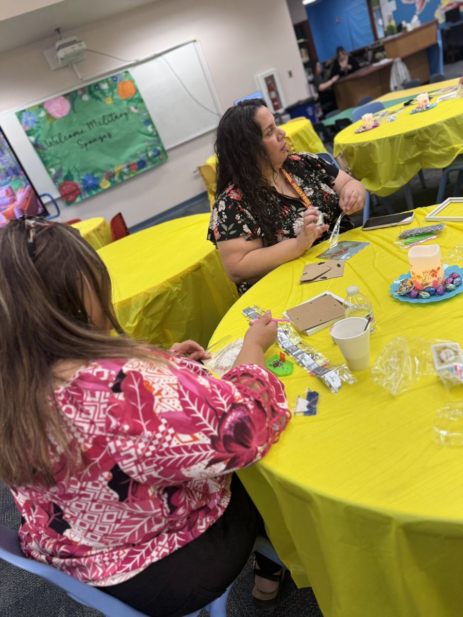 MPrzMFL's tweet photo. Hambric Hawks hosted our Spring themed Military Association of Spouses Social today! Sending a huge ty to Ms. Rosario for putting together an awesome event for our feeder pattern! 🙏🏼 https://t.co/WyCbB76G6D