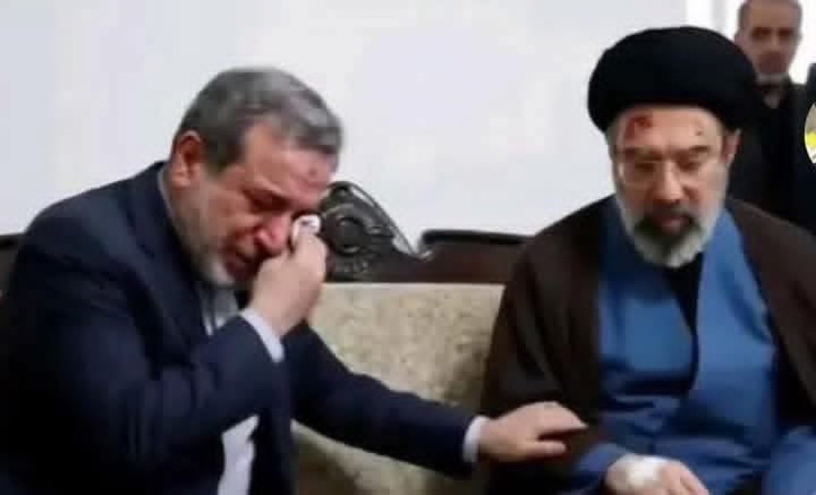 SametAlta10's tweet photo. Yüksek Lider Seyyed Mojtaba Khamenei ve Abbas Araqchi uzun bir görüşme gerçekleştirdiler.
İkisi de birbirlerine sarılıp hıçkıra hıçkıra ağladılar.
Araqchi bu sözleri tekrar tekrar söylüyordu. Herkes gitti. Neden ben bu kervanda geride kaldım? Hepinizin yeni arkadaşları olacak, ama benimkilerin hepsi gitti.