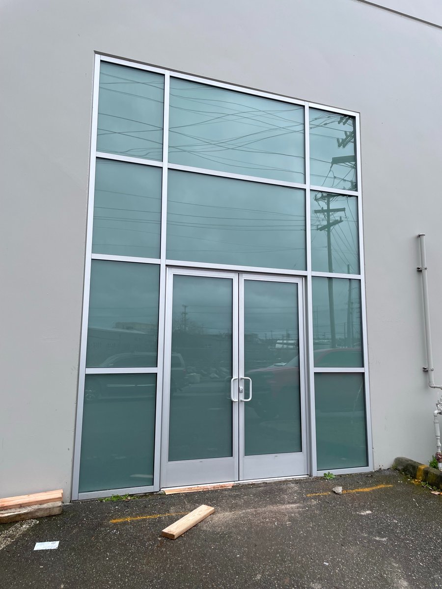 ECWTint's tweet photo. Protect your business and enhance your workspace with commercial window tinting and film installations!

#DecorativeWindowFilm#GlassFilmDesign#ModernWindowTreatment #DecorativeWindows#InteriorDesignTrends#HomeAesthetic#MinimalistInteriors https://t.co/TFcQbQjRC3