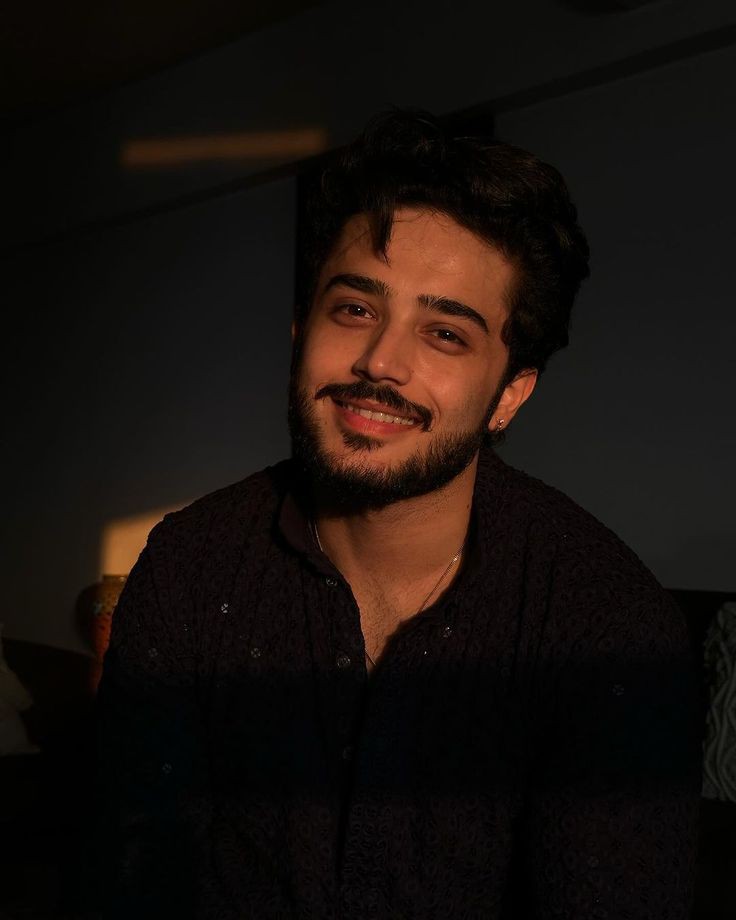 Raat jitni khamosh hoti hai…
utni hi tez chalti hain yaadein.❤️‍🩹
#Night #Deep