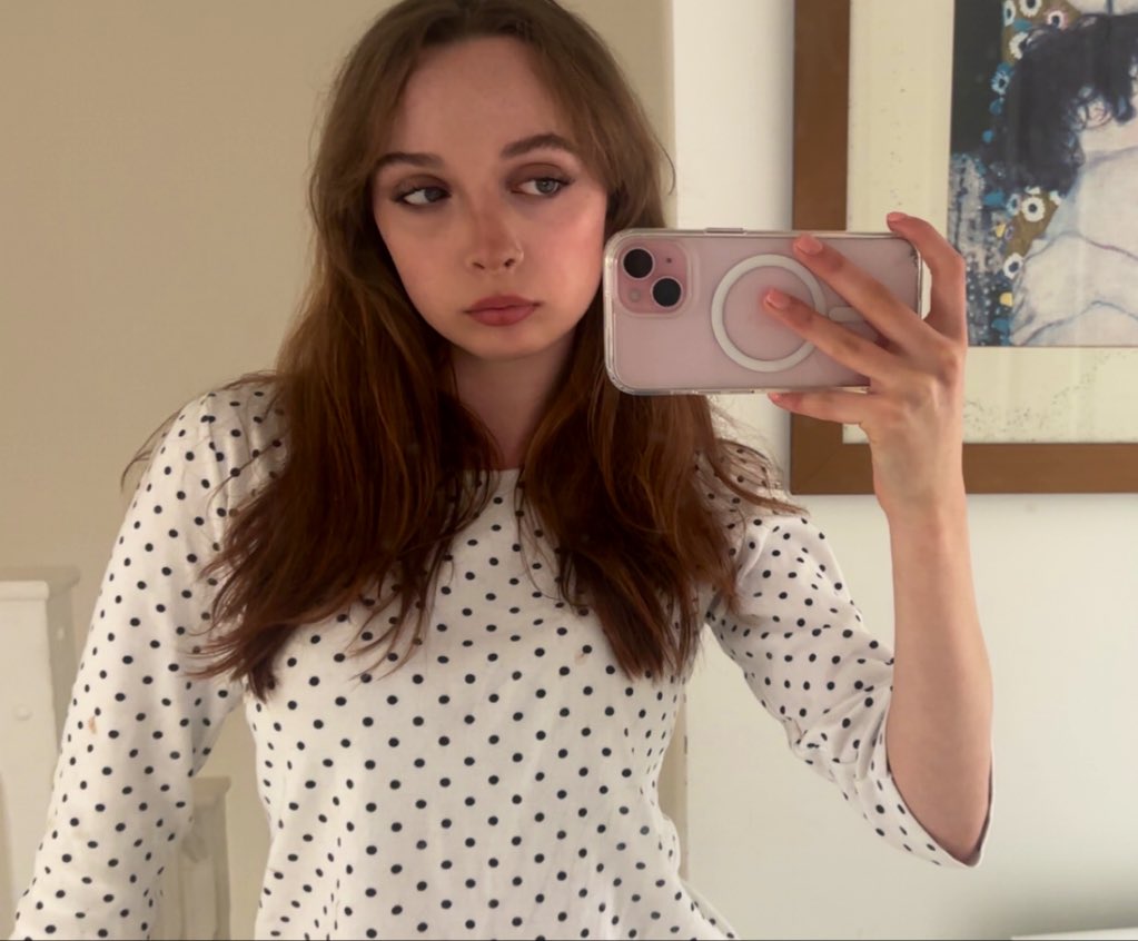 freyamustdle's tweet image. my matcha and my makeup today #basic