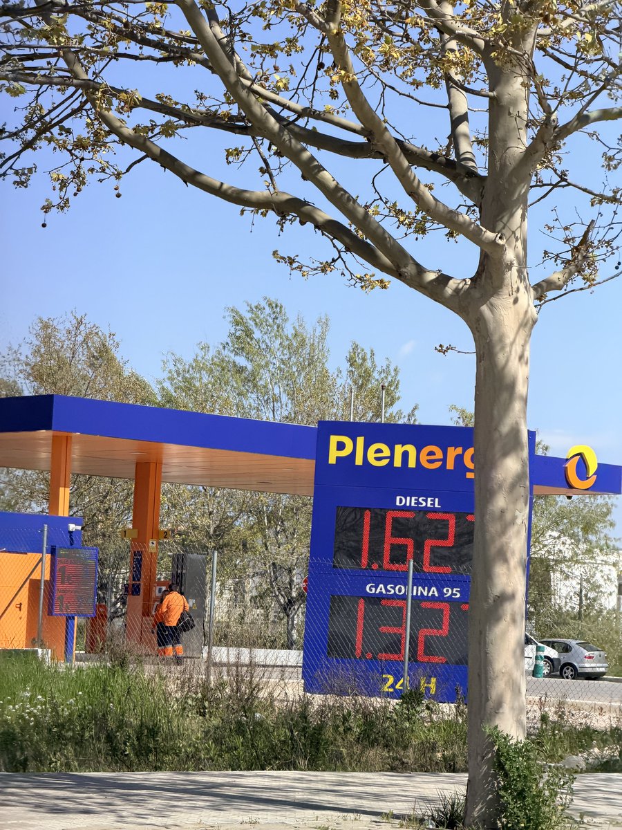 Le Stagiaire de Hoonited tweet media