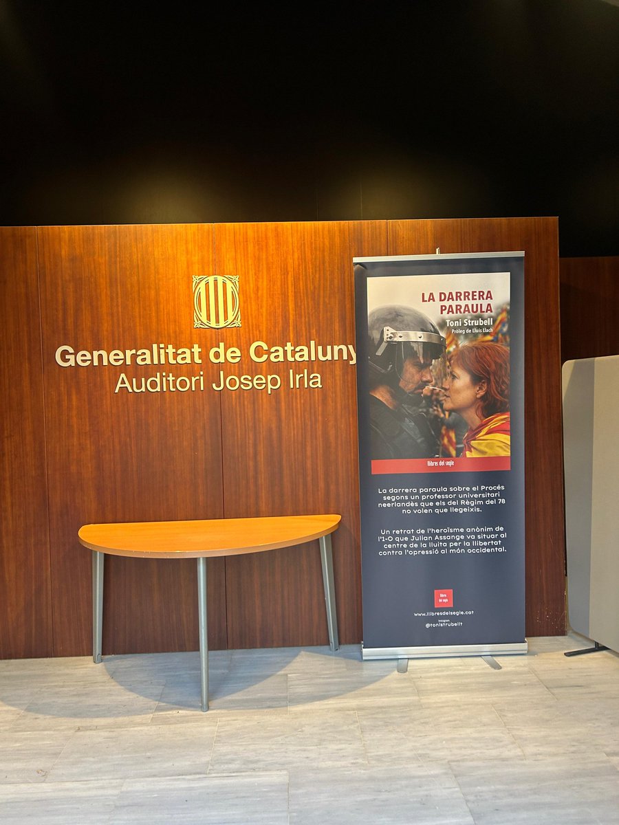 Les Voltes Llibreria tweet media