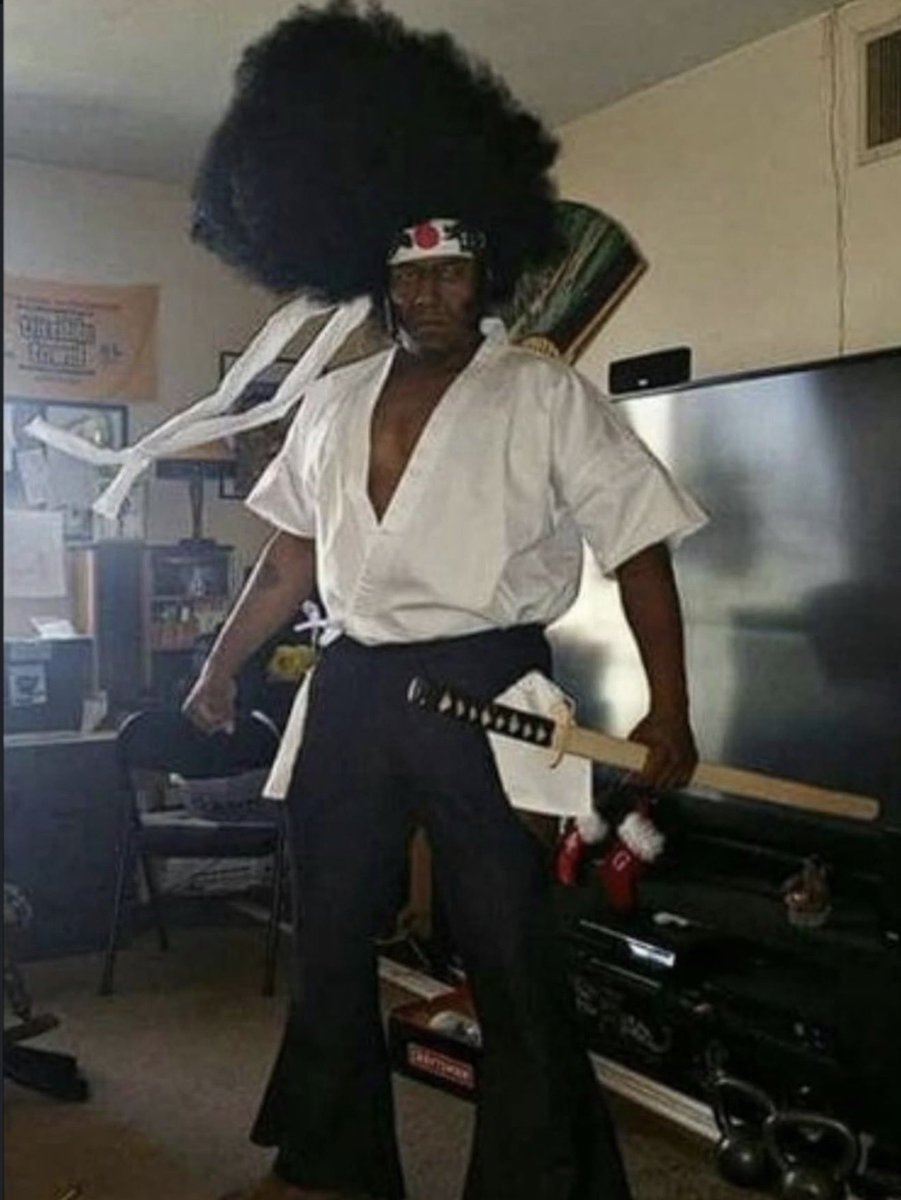 insane poses tweet media