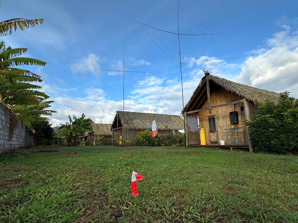 DX World.net tweet media