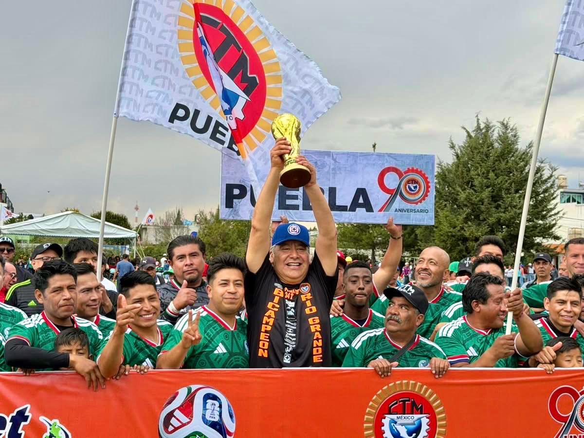 🏆⚽ ¡EL REY SIGUE SIENDO EL REY! RÍO GRANDE CTM ES CAMPEÓN

La escuadra de Leobardo Soto Martínez alcanza su título número 34 tras golear 5-0 global a Galácticos. 🐺💙

📍 Lo destacado:
1️⃣ Hegemonía: Una dinastía que trasciende generaciones en Lara Grajales. 👑🥇 
2️⃣ Figuras: