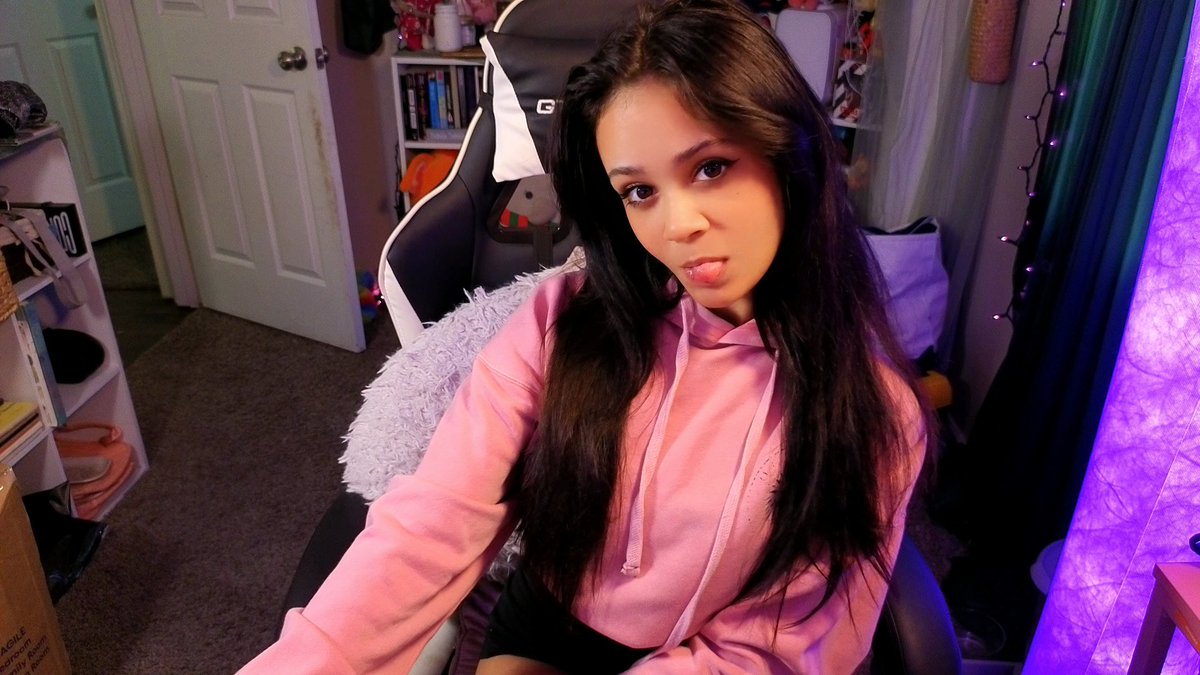 _VelvetPanther's tweet image. HAPPY COMMUNITY APPRECIATION MONTH✨🪄♥️ COME WIN MERCH &amp;gt;&amp;gt;&amp;gt;&amp;gt;
•
•
•
kick.com/velvetpanther @kick 

#TXT_ANXIETY #streamercommunity #GamingDaily #girltactical