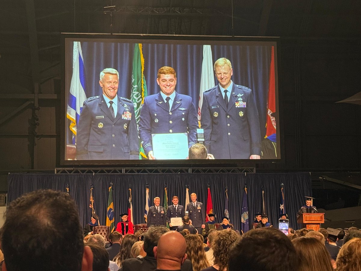 Fuerza Aérea de Chile tweet media