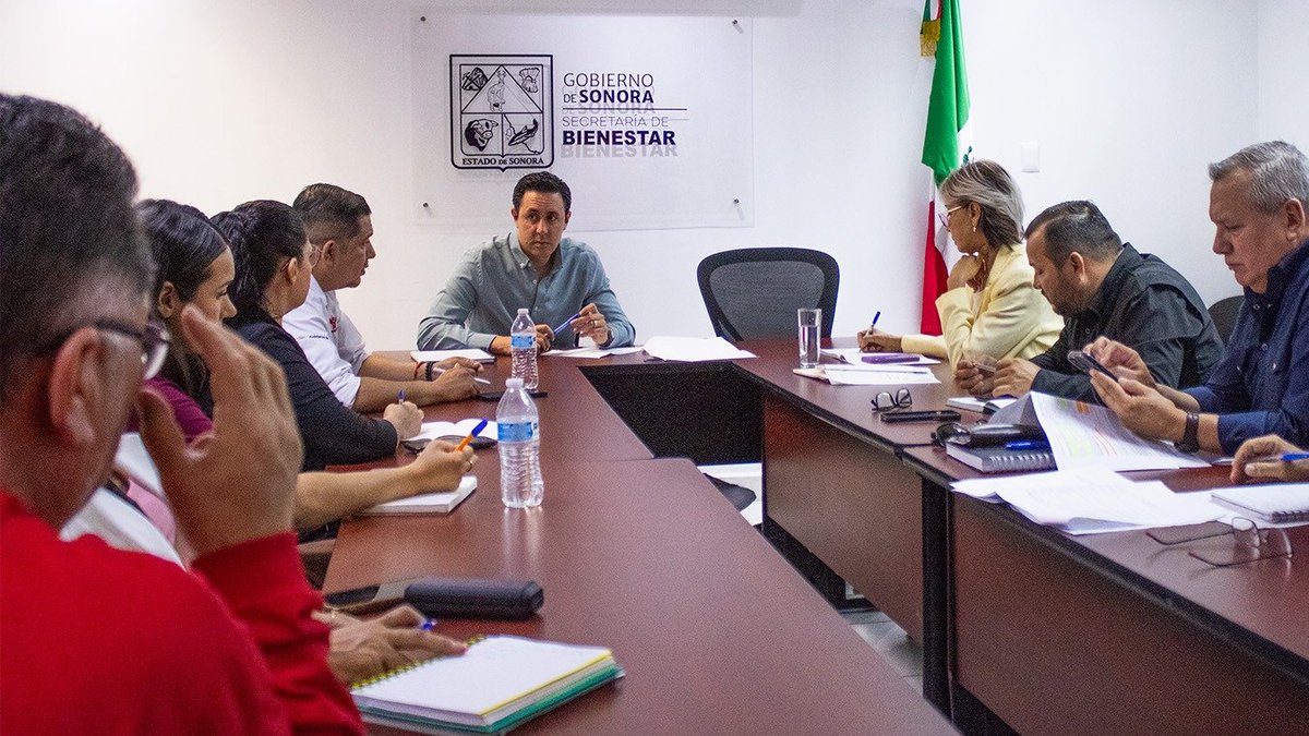 FernandoRVM's tweet photo. Tuvimos una reunión de trabajo con distintas dependencias involucradas en el Programa Nacional de Vivienda para el Bienestar, para dar seguimiento a los avances y fortalecer la coordinación en su implementación en Sonora.

A partir de un trabajo conjunto, este programa se consolida como una estrategia clave para ampliar el acceso a la vivienda, con el impulso de la presidenta @Claudiashein y el respaldo del gobernador @AlfonsoDurazo.