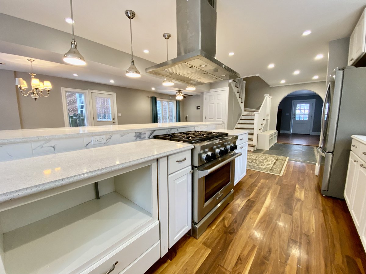RPMPittsburgh's tweet photo. We have some amazing new listings this week! 35 units are available, including this amazing home in North Oakland. Our profile has the link to our website. Contact us for a showing today! Days, nights, and weekends are available. 

#rentalspittsburgh 
#homeforrentpittsburgh https://t.co/hew5AZTuwM