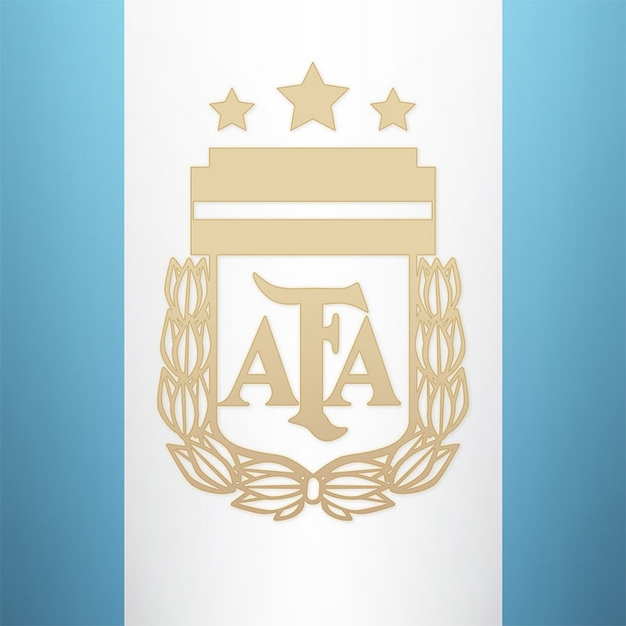 Mercado_Ingles's tweet photo. Se acrecenta una tensión dentro de la Selección Argentina; algunos jugadores están profundamente insatisfechos con los amistosos organizados por la AFA para este parón internacional como Emiliano Martinez y Enzo Fernandez.

Los jugadores siguen apoyando plenamente a la AFA, pero algunas voces se han alzado con más fuerza. El equipo esperaba partidos exigentes y de alto riesgo para prepararse a fondo de cara al próximo Mundial... pero, en cambio, sienten que les han asignado encuentros que distan mucho del desafío que anhelan. 

Lo que se suponía que sería un período crucial de preparación ahora es visto por algunos como una oportunidad perdida. Tambien, algunos jugadores presentan desacuerdos en apoyar al presidente de la Federación, Chiqui Tapia, por su reciente escandalo de corrupción, el de no mezclar futbol con politica.