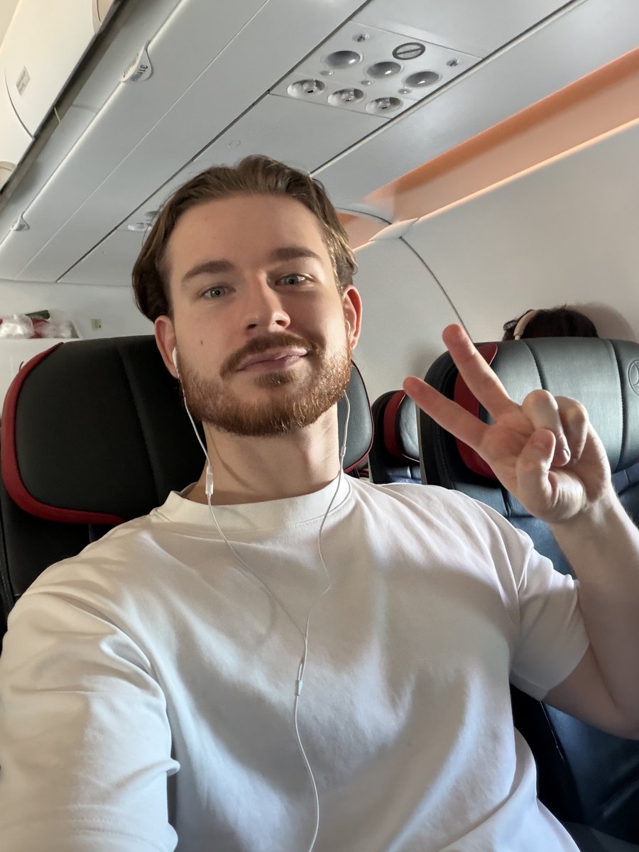 Just hit 1,900 followers 🎉

I started posting my build in public updates just 4 months ago, and:

• Got accepted to the biggest indie event of the year - Hacker Residency
• Found an AMAZING co-founder with 200K followers (<a href="/FlorinPop17/">Florin Pop 👨🏻‍💻</a>)
• Grew my first SaaS to $1k MRR

INSANE