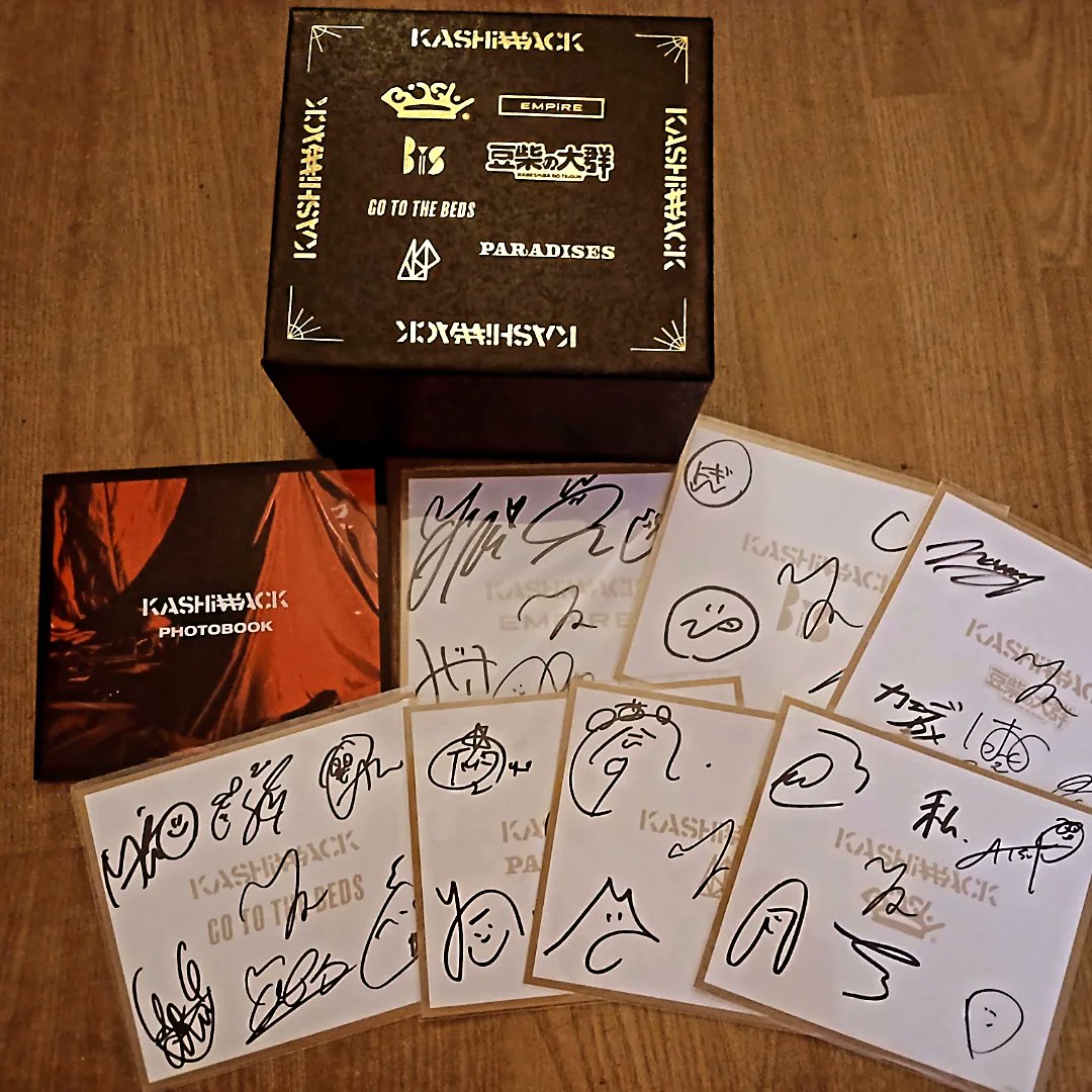 e_schelin's tweet image. Todays arrival; this wonderful WACK box with a photobook and autographs from all the bands. ❤️
#BiSH #Empire #ASP #BiS #KashiwagiYuki #GoToTheBeds #MameshibaNoTaigun #Paradises #WACK