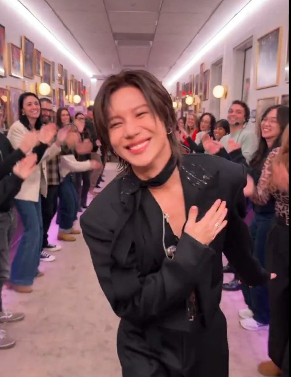 taemin ear biter tweet media