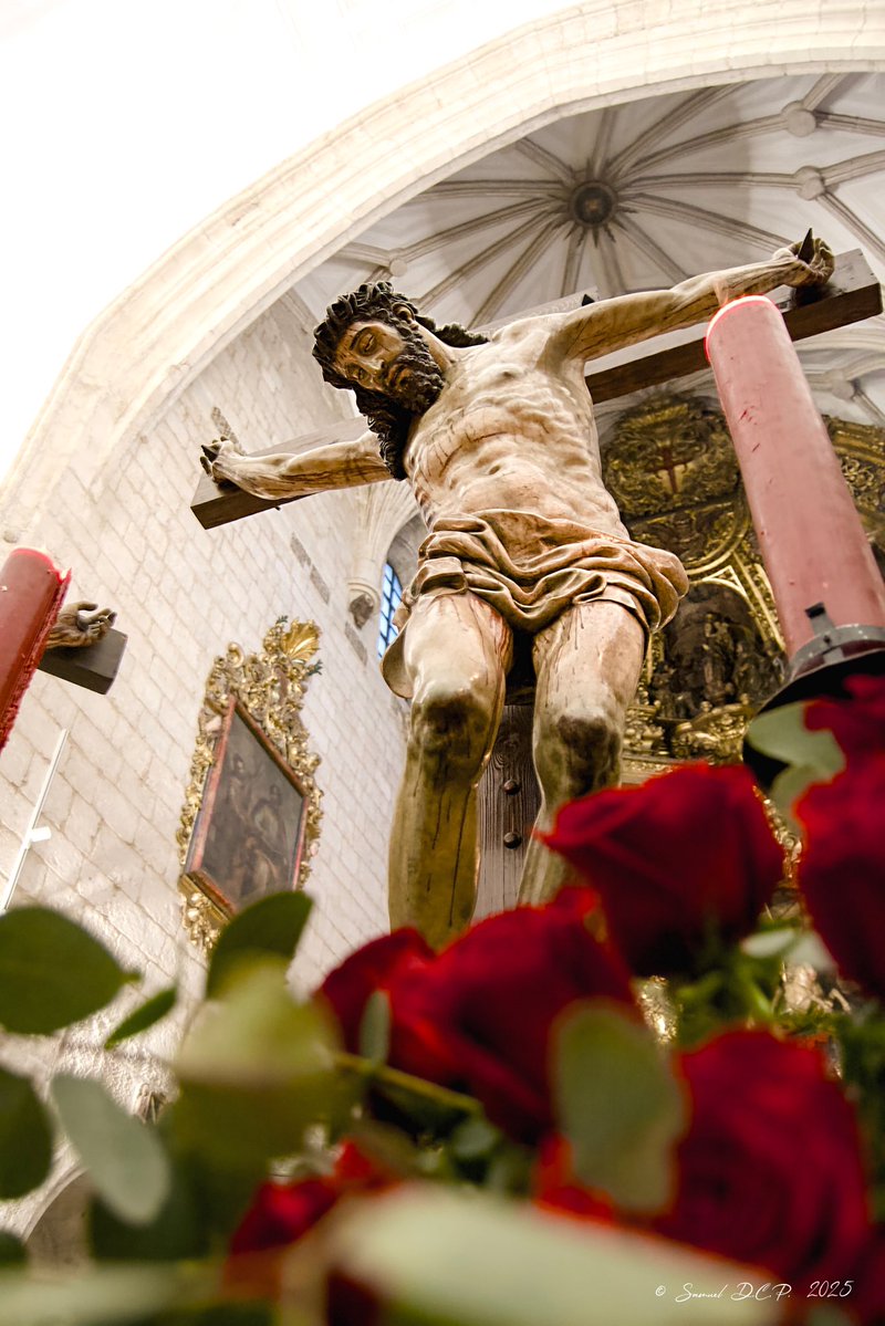 “Portadores de Dios, porque La Perla mora en Santa Cruz, El Señor en Jesús, pero Dios... mora en la Parroquial de
Santiago”.
(Juan Pablo Muñoz).

Juan Pablo, eterno, humilde, firme y raso: si Dios te dio las andas de los hombres, fué para alzarte al cielo, paso a paso.
