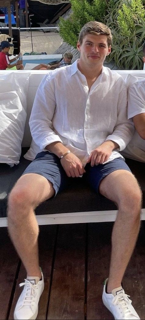 aya pembaik tweet media